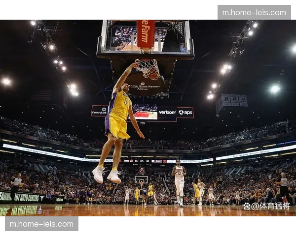 詹姆斯高效12投8中 老将投篮选择依然保持顶级水准 詹姆斯高效12投8中 老将投篮选择依然保持顶级水准